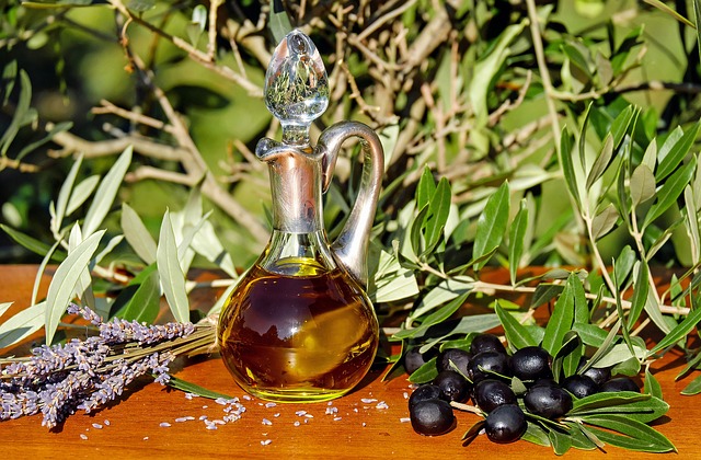 olivový olej a olivy